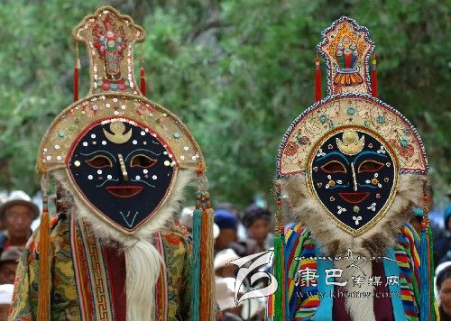 藏戲面具：多姿多彩！