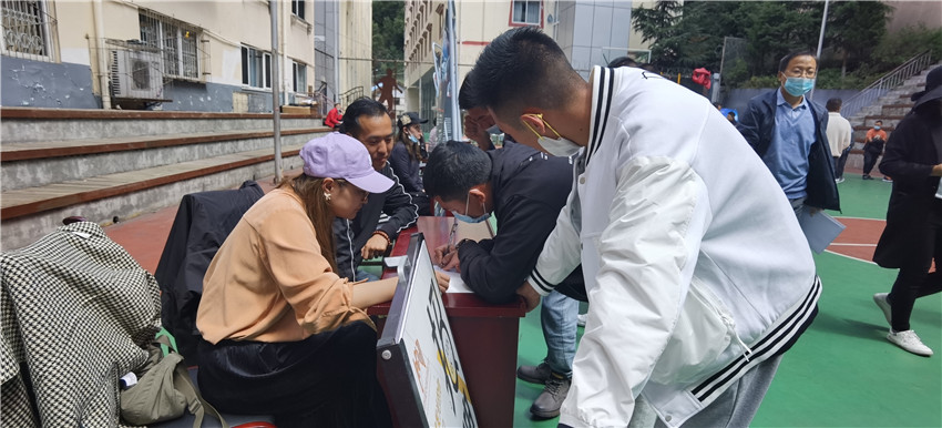 圖為招聘會(huì)現(xiàn).jpg 圖為招聘會(huì)現(xiàn).jpg