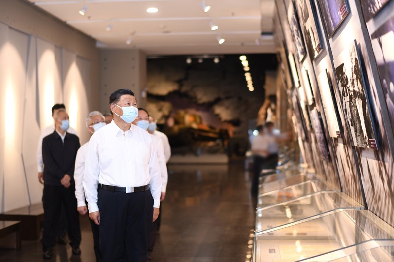 2022年8月16日至17日，中共中央總書記、國家主席、中央軍委主席習近平在遼寧考察。這是16日下午，習近平在錦州市考察遼沈戰(zhàn)役紀念館。 新華社記者 燕雁 攝